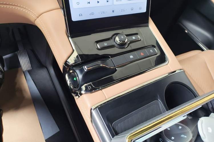 Used Nio ES8 2020 415 KM Signature Edition 7-Seater Version Gear Lever