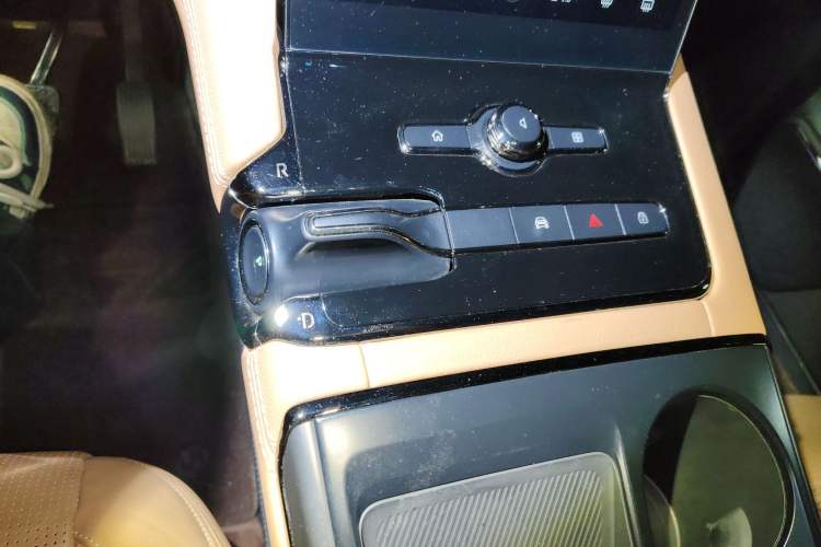 Used Nio ES8 2020 580 km Range Six-Seater Version Gear Lever