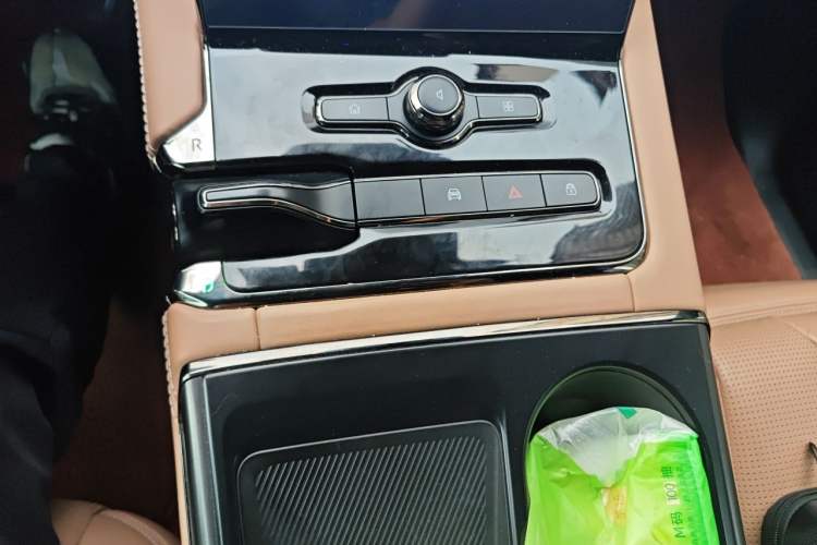 Used Nio ES8 2020 580 km Range Signature Edition Six-Seater Version Gear Lever