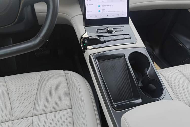 Used Nio ES8 2020 580 km Signature Edition 7-Seater Version Gear Lever