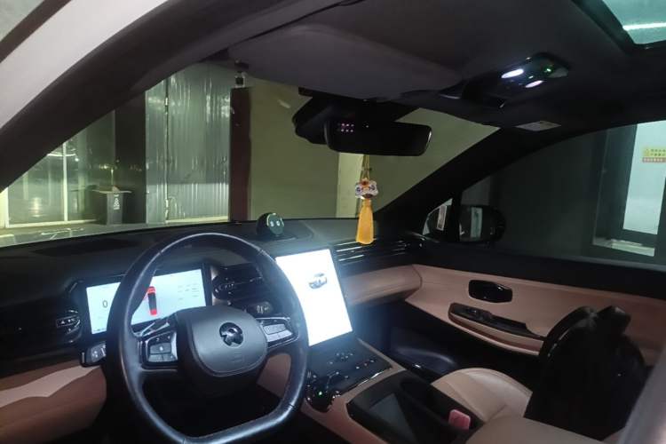 Used Nio ES8 2020 415 km Signature Edition 6-Seater Version Headliner