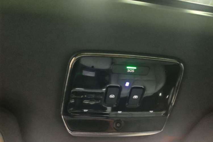 Used Nio ES8 2020 415 km Range 7-Seater Version Headliner