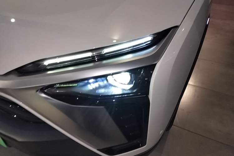 Used Nio ES8 2020 580 km Range Signature Edition Six-Seater Version Left Front Headlight