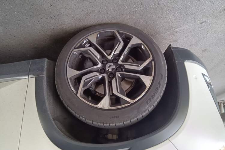 Used Nio ES8 2020 580 km Range Signature Edition Six-Seater Version Left Front Wheel Hub