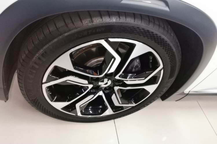 Used Nio ES8 2020 580 km Range Signature Edition Six-Seater Version Left Front Wheel Hub