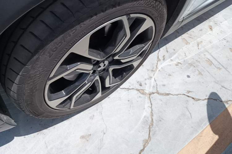 Used Nio ES8 2020 580 km Range Signature Edition Six-Seater Version Left Front Wheel Hub