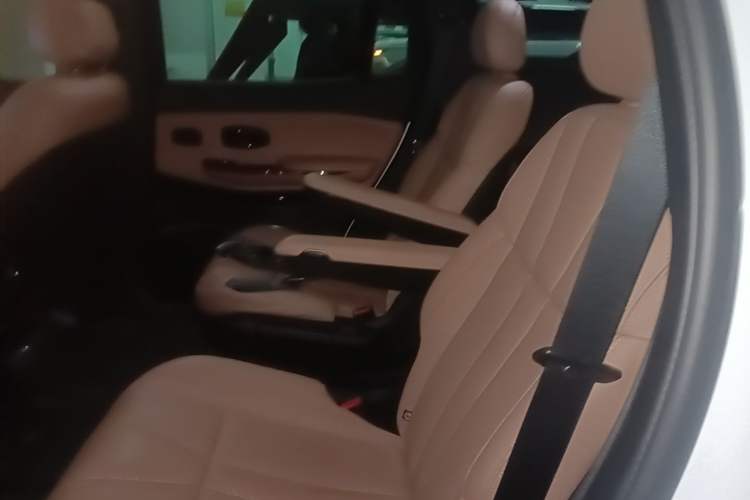 Used Nio ES8 2020 415 km Signature Edition 6-Seater Version Left Rear Seat