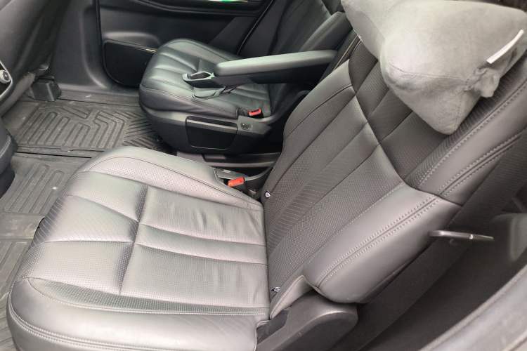 Used Nio ES8 2020 415 km Signature Edition 6-Seater Version Left Rear Seat