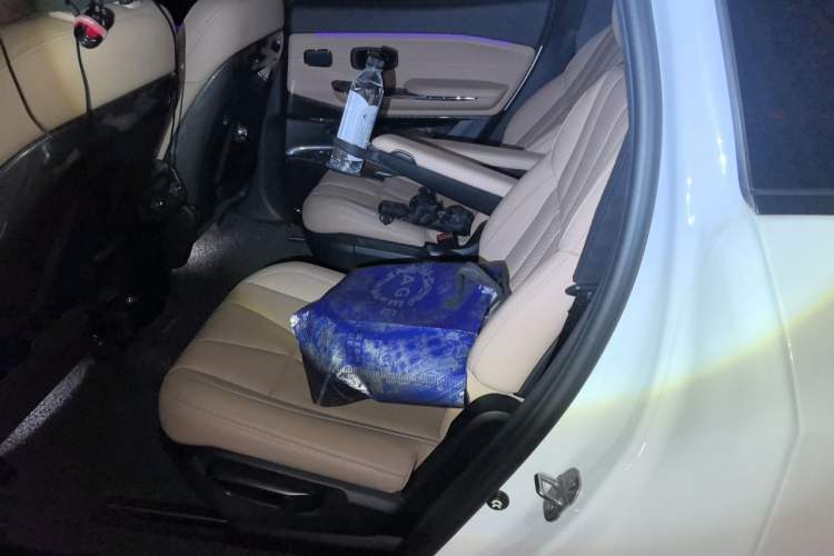 Used Nio ES8 2020 580 km Range Signature Edition Six-Seater Version Left Rear Seat