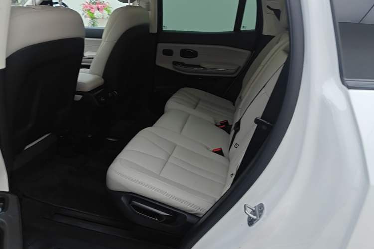 Used Nio ES8 2020 580 km Signature Edition 7-Seater Version Left Rear Seat