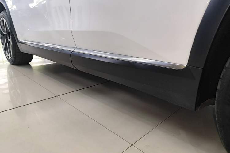 Used Nio ES8 2020 415 km Signature Edition 6-Seater Version Left Side Sill
