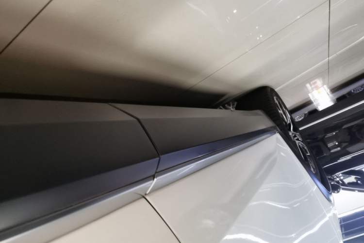 Used Nio ES8 2020 580 km Range Signature Edition Six-Seater Version Left Side Sill