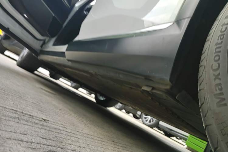 Used Nio ES8 2020 415 km Signature Edition 6-Seater Version Left Side Sill