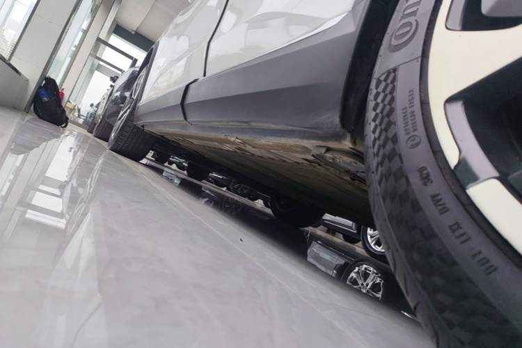 Used Nio ES8 2020 415 KM Signature Edition 7-Seater Version Left Side Sill