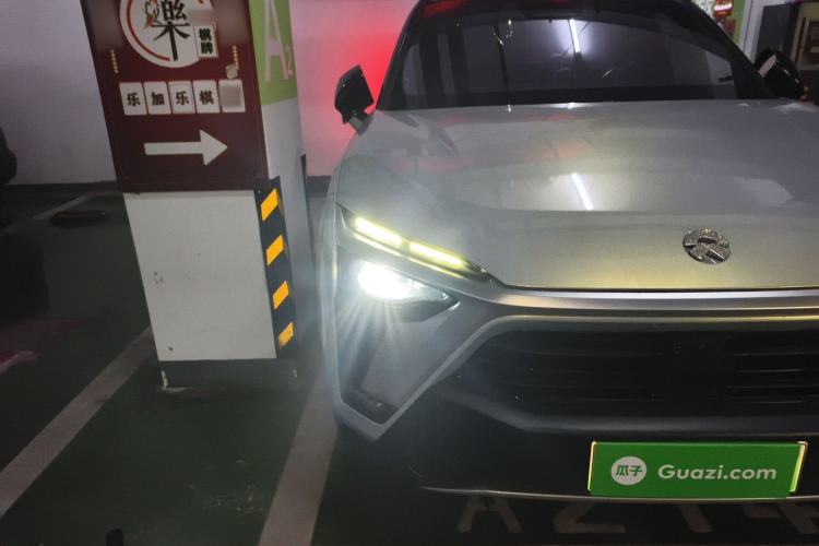 Used Nio ES8 2020 415 km Range 6-Seater Version Right Front Headlight