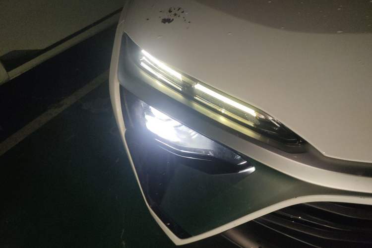 Used Nio ES8 2020 415 km Range 6-Seater Version Right Front Headlight