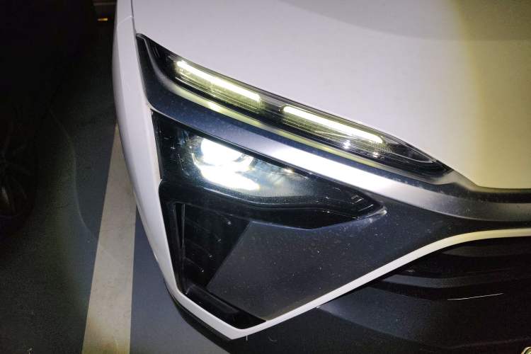 Used Nio ES8 2020 580 km Range Six-Seater Version Right Front Headlight