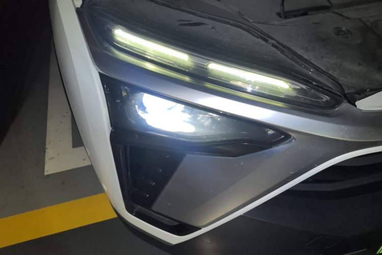 Used Nio ES8 2020 580 km Range Signature Edition Six-Seater Version Right Front Headlight