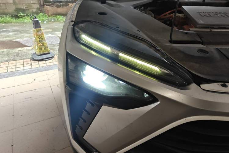Used Nio ES8 2020 415 km Signature Edition 6-Seater Version Right Front Headlight