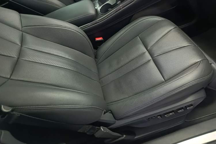 Used Nio ES8 2020 580 km Range Six-Seater Version Right Front Seat