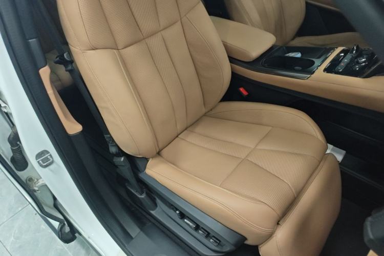 Used Nio ES8 2020 580 km Range Signature Edition Six-Seater Version Right Front Seat