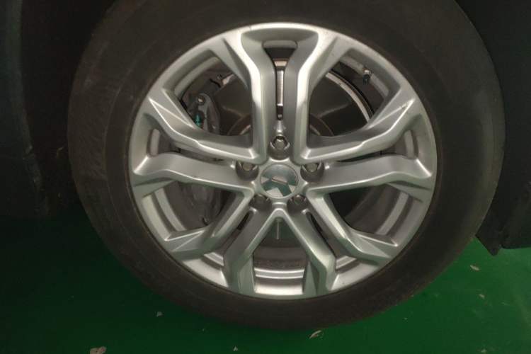 Used Nio ES8 2020 415 km Range 6-Seater Version Right Front Wheel Hub