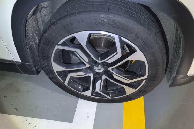 Used Nio ES8 2020 580 km Range Signature Edition Six-Seater Version Right Front Wheel Hub