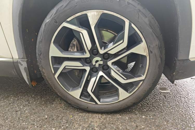 Used Nio ES8 2020 580 km Range Signature Edition Six-Seater Version Right Front Wheel Hub