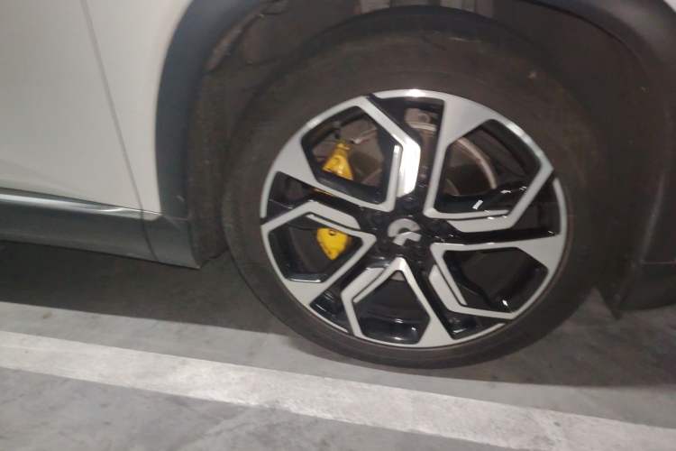 Used Nio ES8 2020 580 km Range 7-Seater Version Right Front Wheel Hub