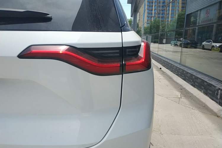 Used Nio ES8 2020 415 km Range 6-Seater Version Right Rear Taillight