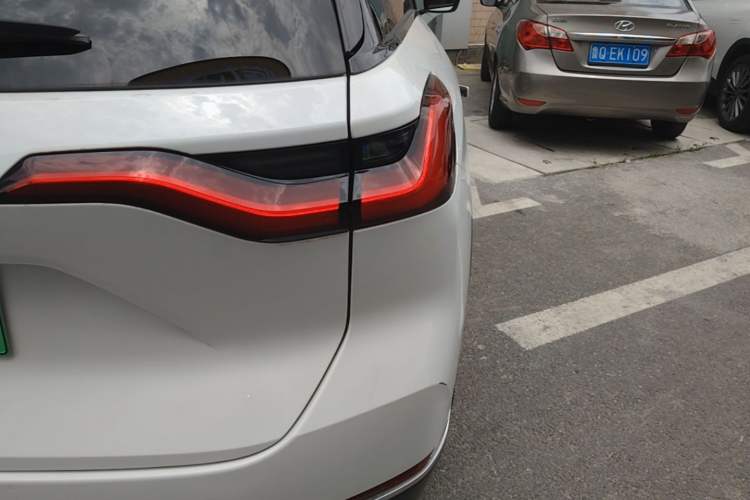 Used Nio ES8 2020 415 km Range 6-Seater Version Right Rear Taillight