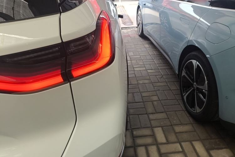 Used Nio ES8 2020 580 km Range Signature Edition Six-Seater Version Right Rear Taillight