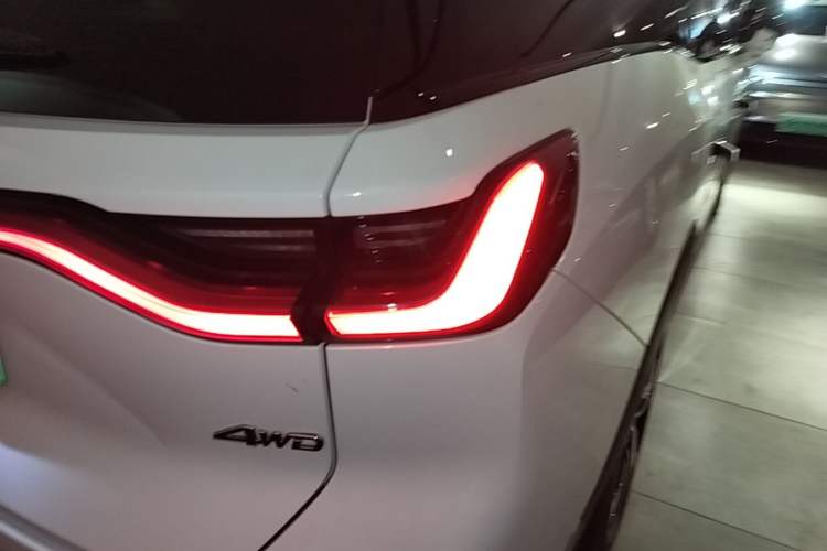 Used Nio ES8 2020 580 km Range Signature Edition Six-Seater Version Right Rear Taillight