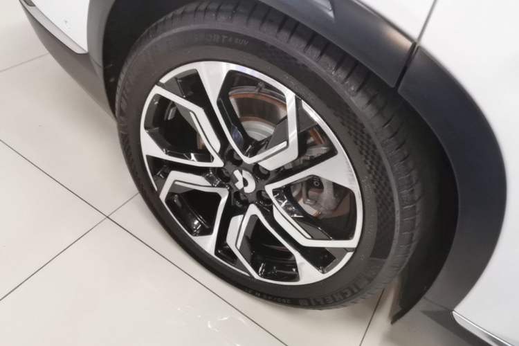 Used Nio ES8 2020 580 km Range Signature Edition Six-Seater Version Right Rear Wheel Hub