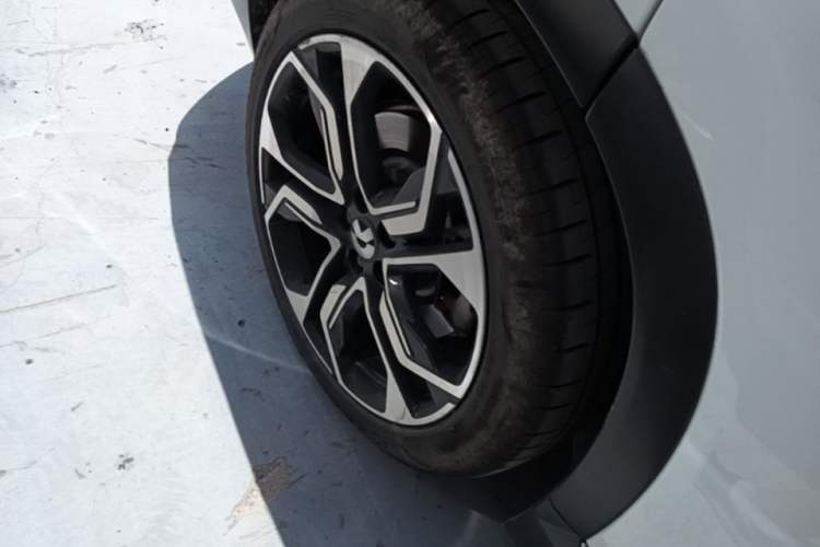 Used Nio ES8 2020 580 km Range Signature Edition Six-Seater Version Right Rear Wheel Hub