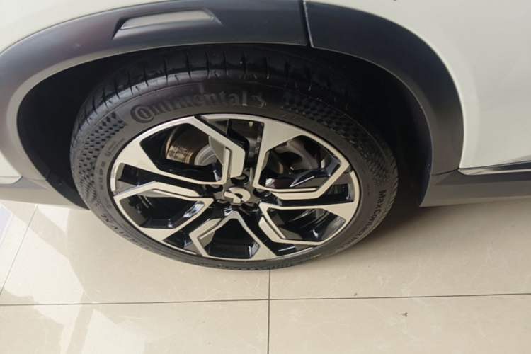 Used Nio ES8 2020 580 km Range Six-Seater Version Right Rear Wheel Hub