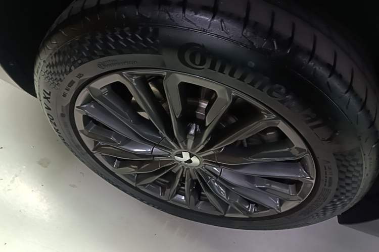 Used Nio ES8 2020 580 km Range Six-Seater Version Right Rear Wheel Hub