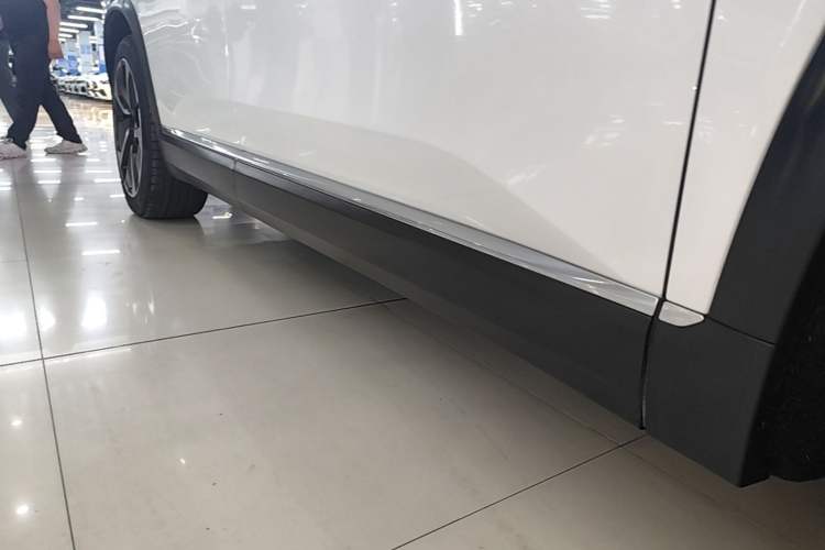 Used Nio ES8 2020 415 km Signature Edition 6-Seater Version Right Side Sill