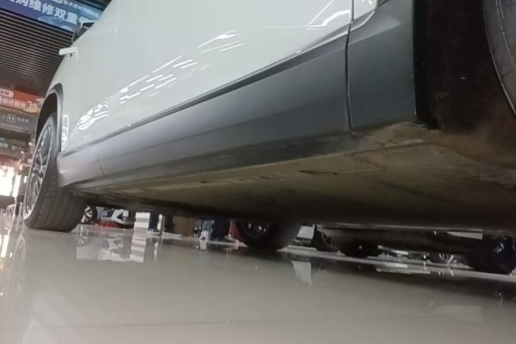 Used Nio ES8 2020 580 km Range Six-Seater Version Right Side Sill
