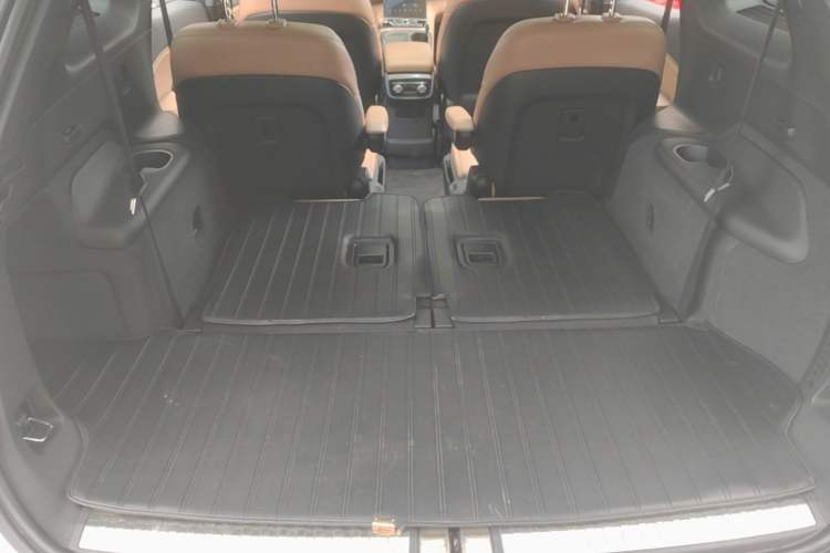 Used Nio ES8 2020 415 km Range 6-Seater Version Trunk