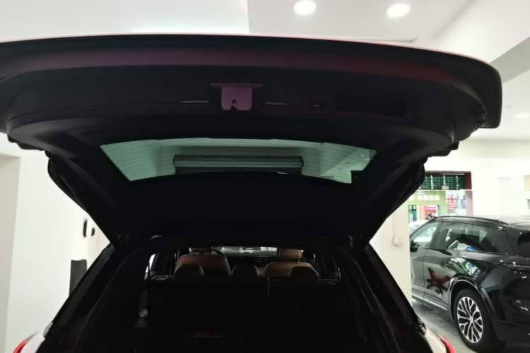 Used Nio ES8 2020 415 km Range 7-Seater Version Trunk