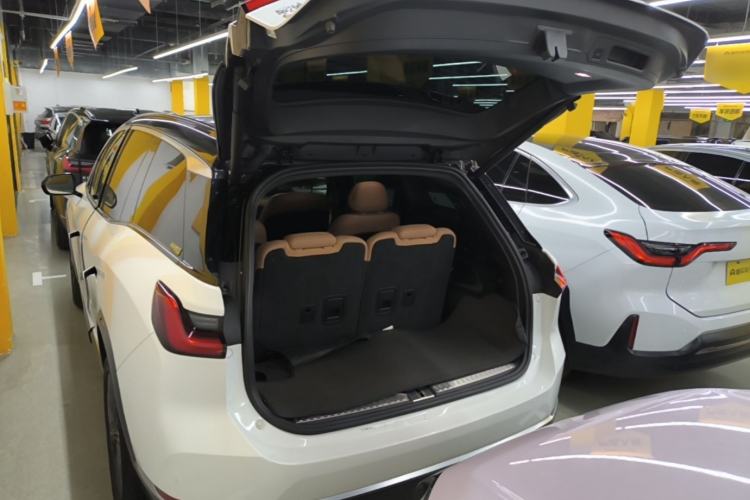 Used Nio ES8 2020 415 km Signature Edition 6-Seater Version Trunk
