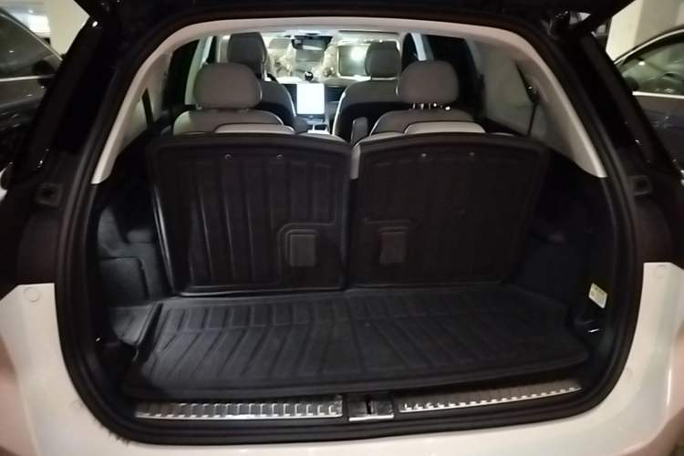 Used Nio ES8 2020 580 km Range Signature Edition Six-Seater Version Trunk