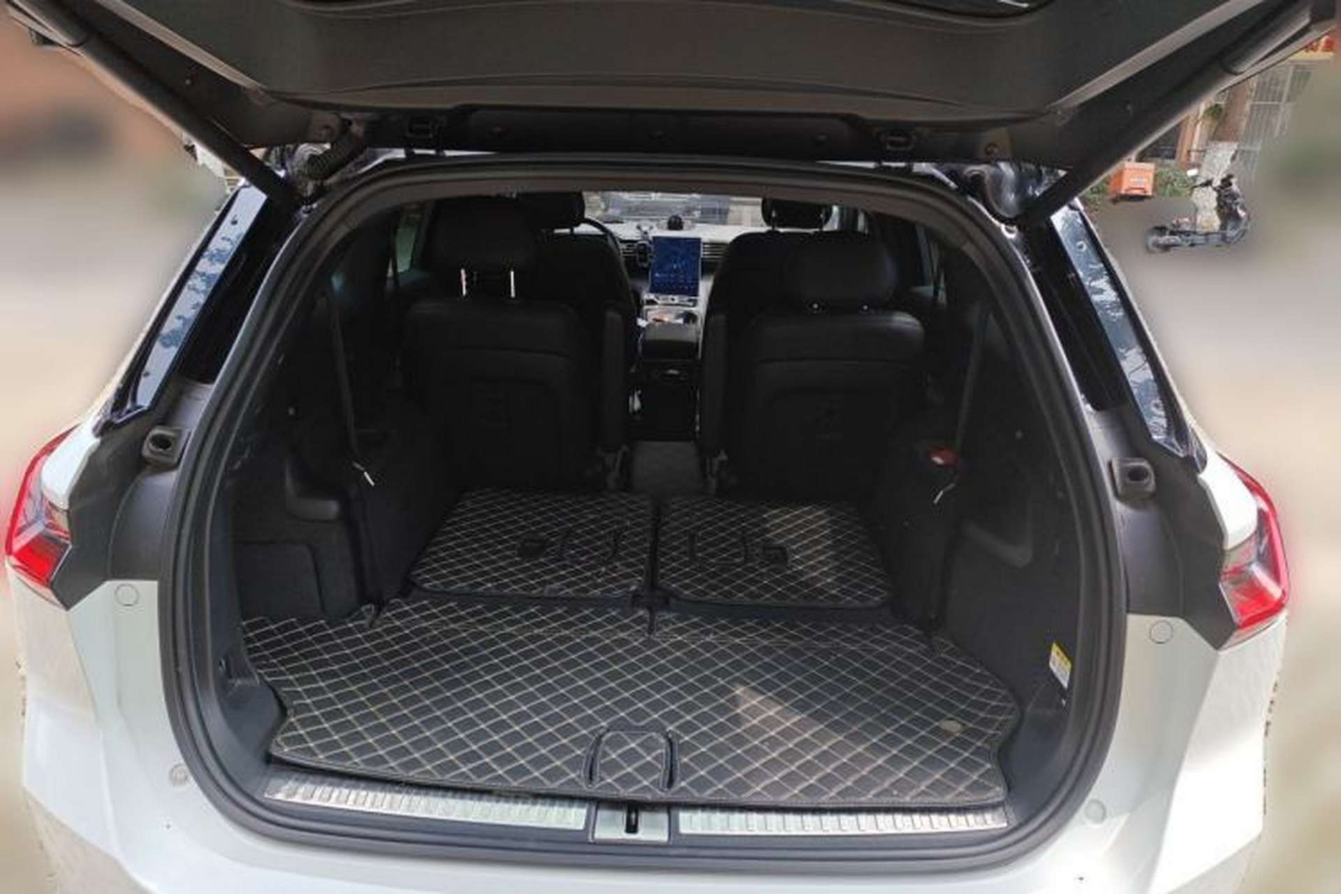 Used Nio ES8 2020 580 km Range Six-Seater Version Trunk