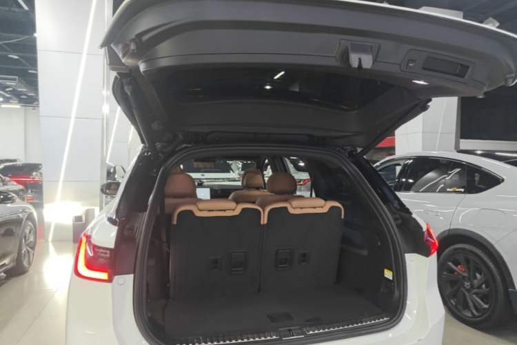 Used Nio ES8 2020 580 km Range Six-Seater Version Trunk