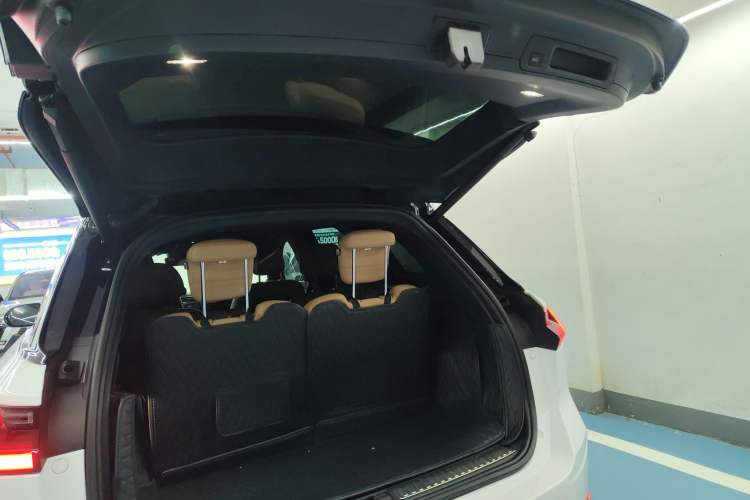 Used Nio ES8 2020 415 km Range 6-Seater Version Trunk