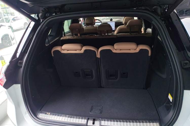 Used Nio ES8 2020 415 KM Signature Edition 7-Seater Version Trunk