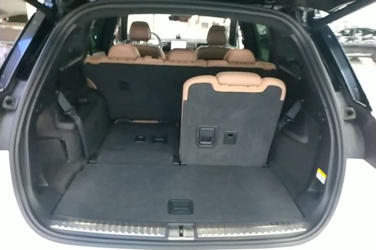Used Nio ES8 2020 415 km Range 7-Seater Version Trunk