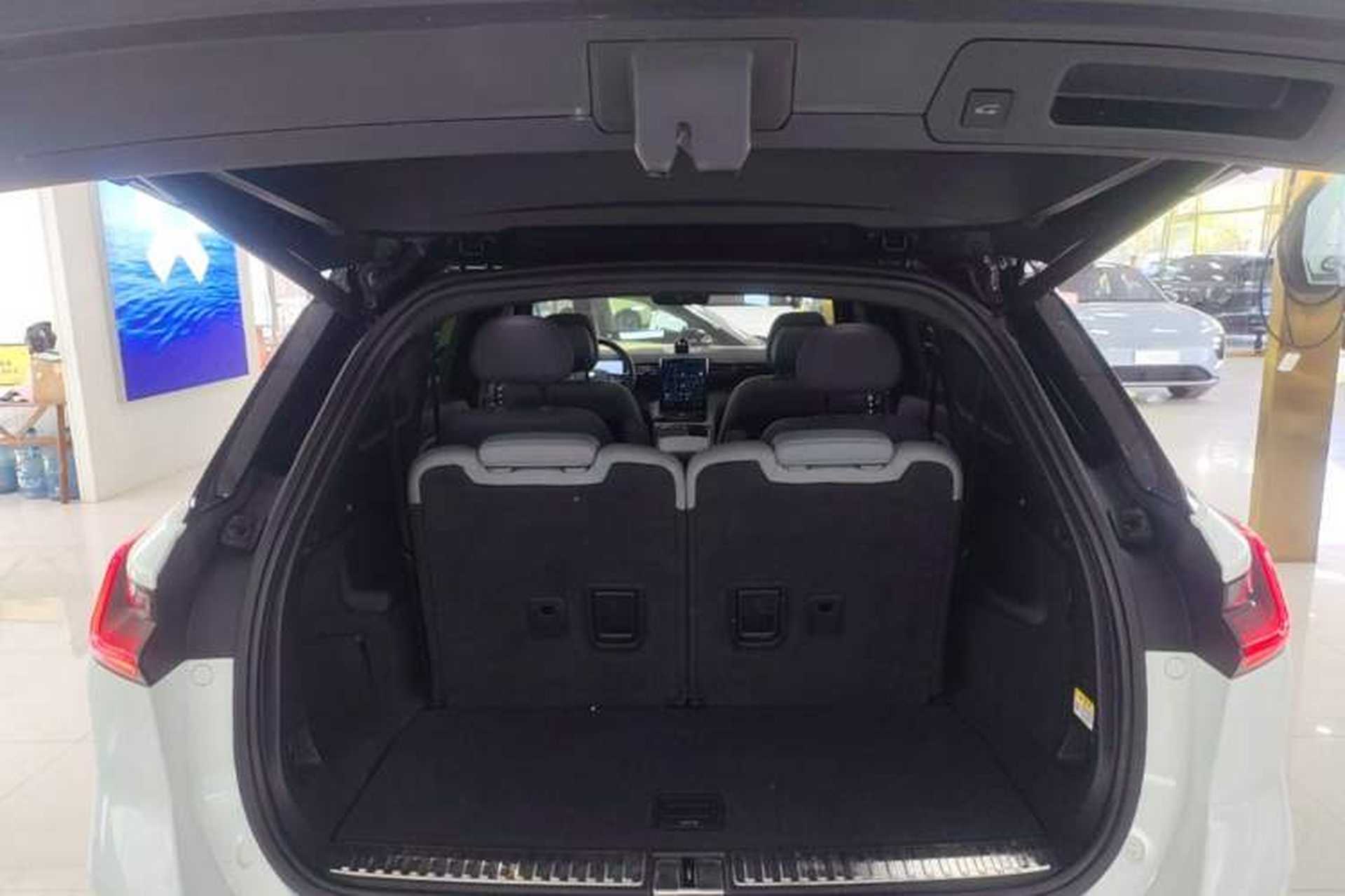 Used Nio ES8 2020 415 km Range 6-Seater Version Trunk