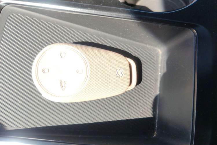 Used Nio ES8 2020 580 km Range Signature Edition Six-Seater Version Vehicle Key